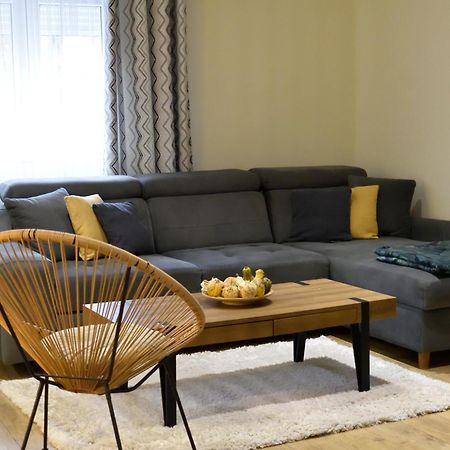 Aerovista Apartment Surčin Екстериор снимка