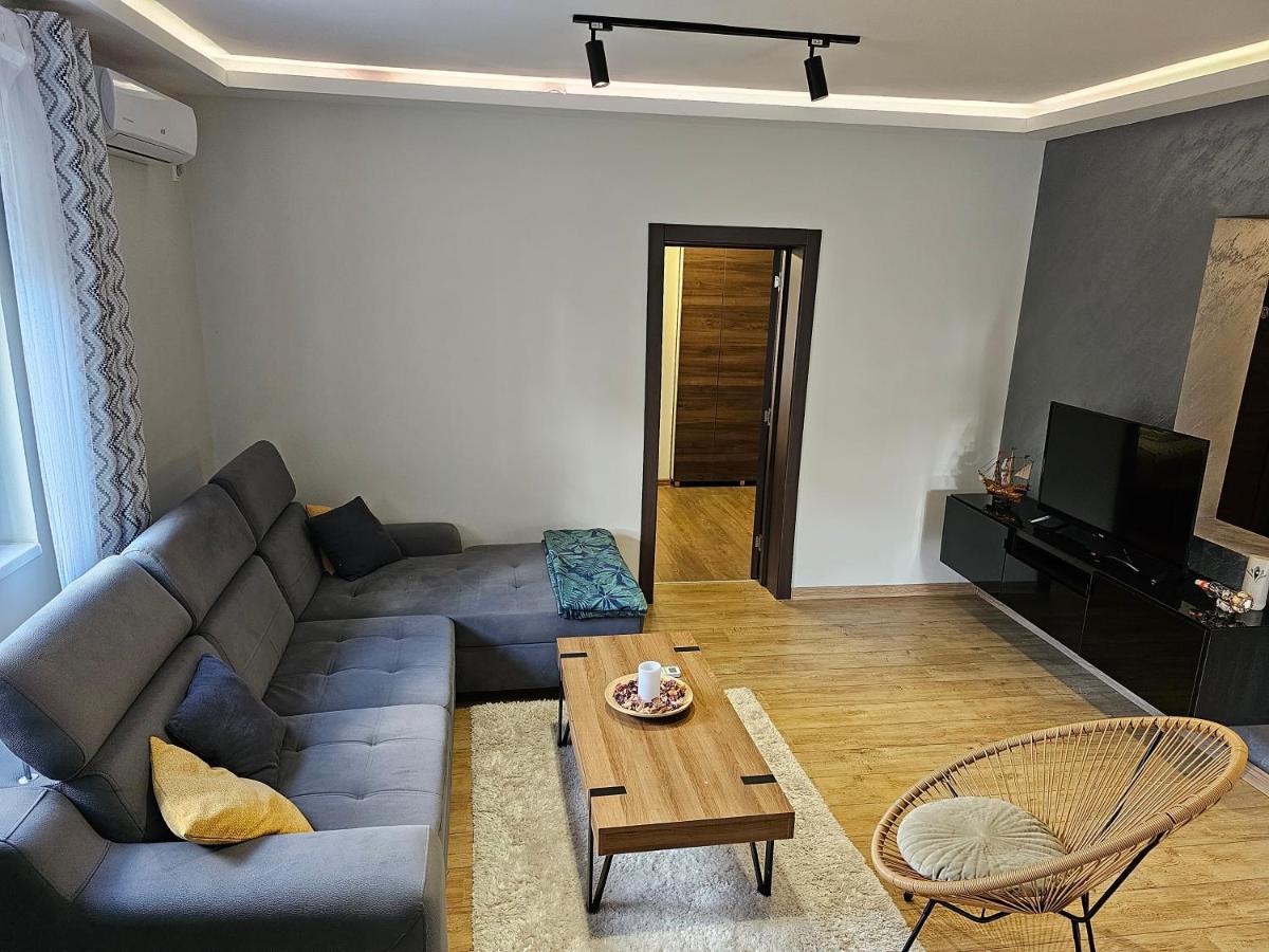 Aerovista Apartment Surčin Екстериор снимка