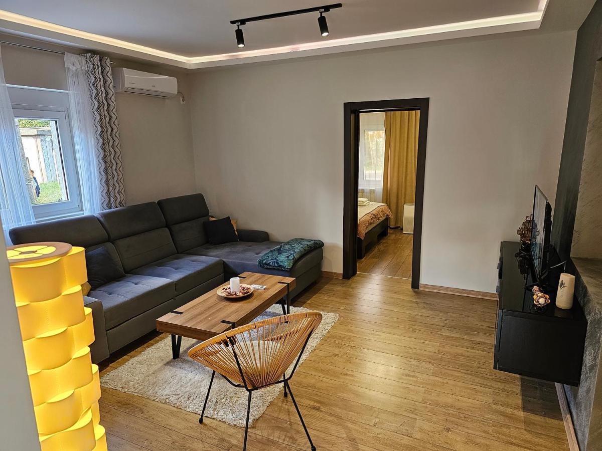 Aerovista Apartment Surčin Екстериор снимка